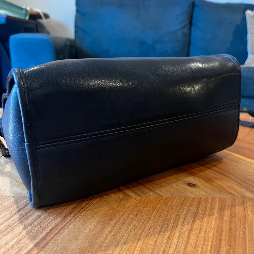 VINTAGE CÓRNER: COACH DESIGNER BONNIE CASHIN Black Leather Handbag with Strap - Picture 8 of 12